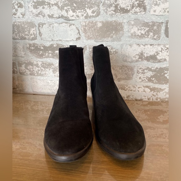 Like New Franco Fortini Darcie Black Suede Booties SZ 9.5 - Picture 9 of 9